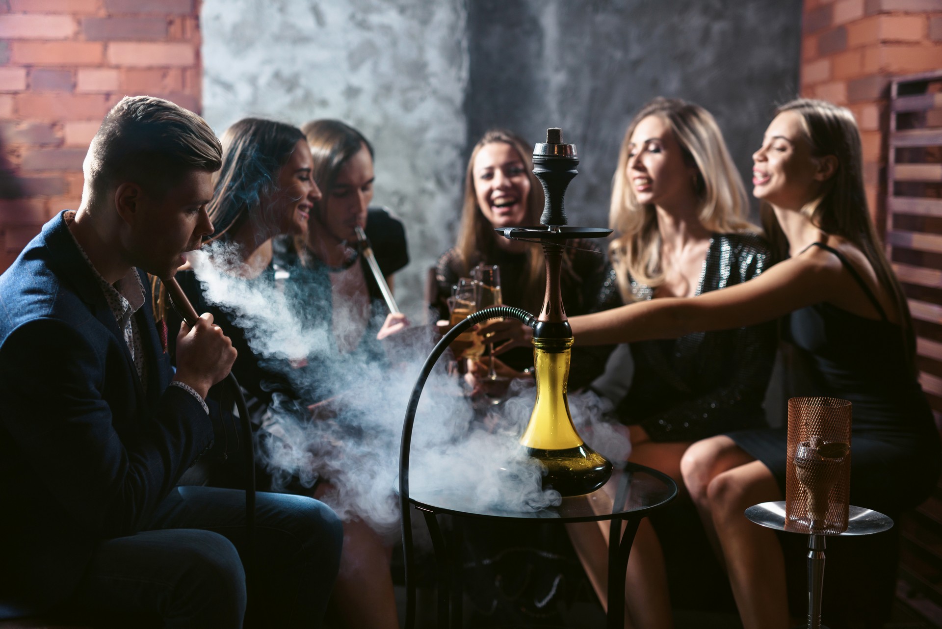 Shisha Etiquette To Follow When Smoking In A Group Euphoria
